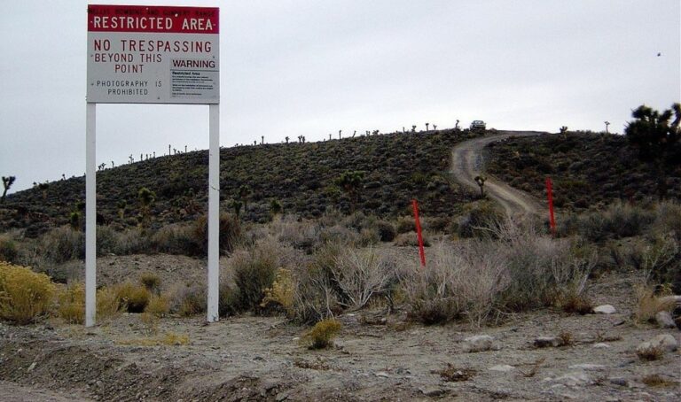 Misterio mientras el FBI investiga manipulación en el lugar del accidente a pocos kilómetros del Área 51
